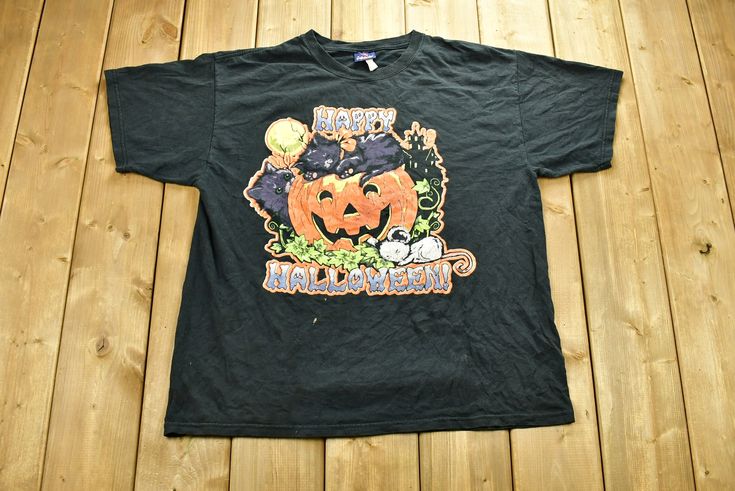 Vintage Happy Halloween Graphic T-Shirt / Graphic / 80s / 90s / Streetwear / Retro Style / Halloween Tee / Spooky, Halloween Costume Ideas